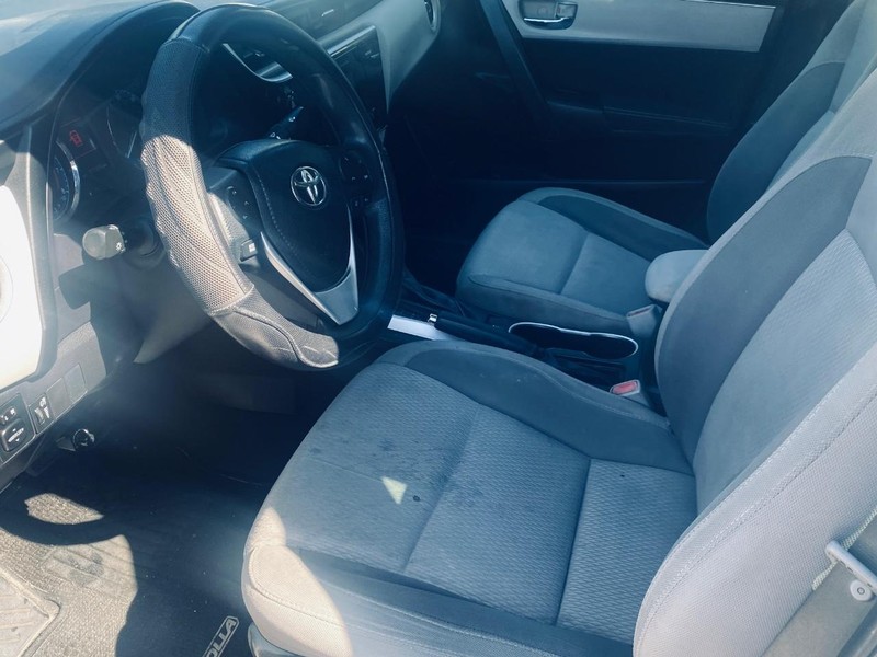 Toyota Corolla Vehicle Full-screen Gallery Image 12