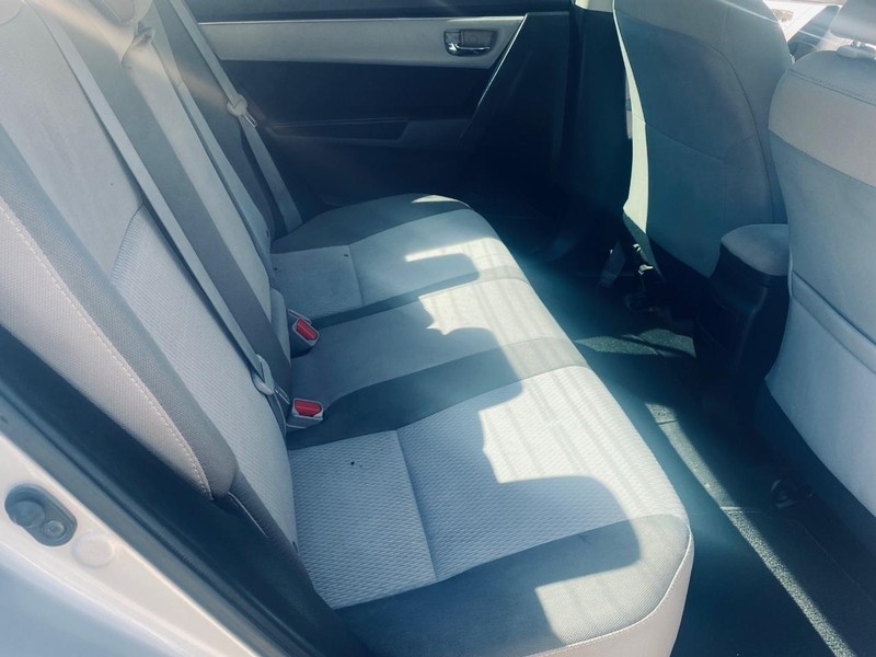 Toyota Corolla Vehicle Full-screen Gallery Image 17