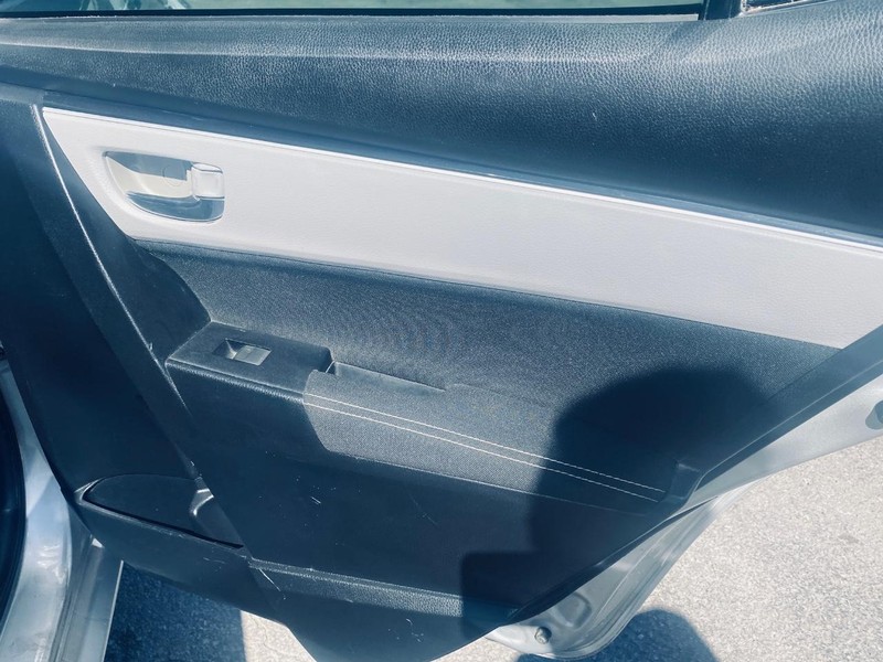 Toyota Corolla Vehicle Full-screen Gallery Image 18