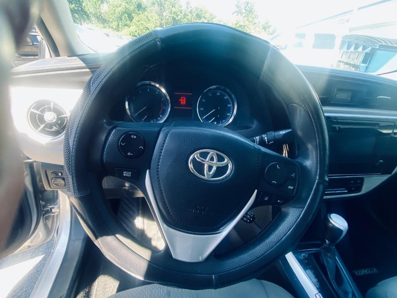 Toyota Corolla Vehicle Full-screen Gallery Image 19