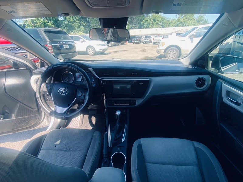Toyota Corolla Vehicle Full-screen Gallery Image 21