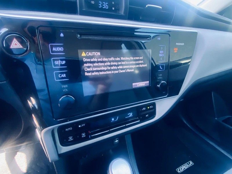 Toyota Corolla Vehicle Full-screen Gallery Image 23