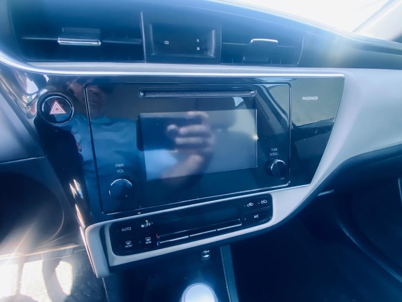 Toyota Corolla Vehicle Full-screen Gallery Image 25