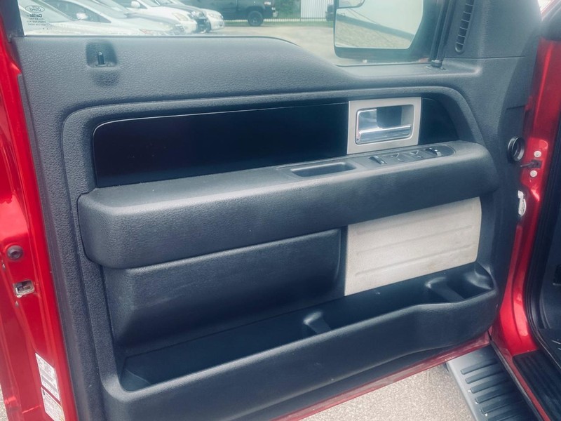Ford F-150 Vehicle Full-screen Gallery Image 11