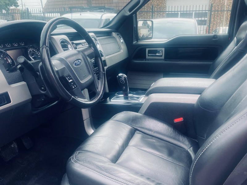 Ford F-150 Vehicle Full-screen Gallery Image 12