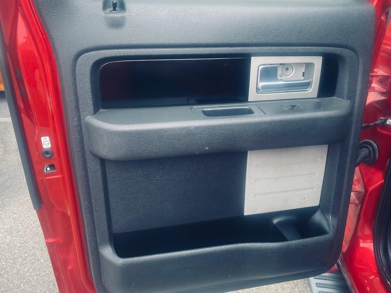 Ford F-150 Vehicle Full-screen Gallery Image 13