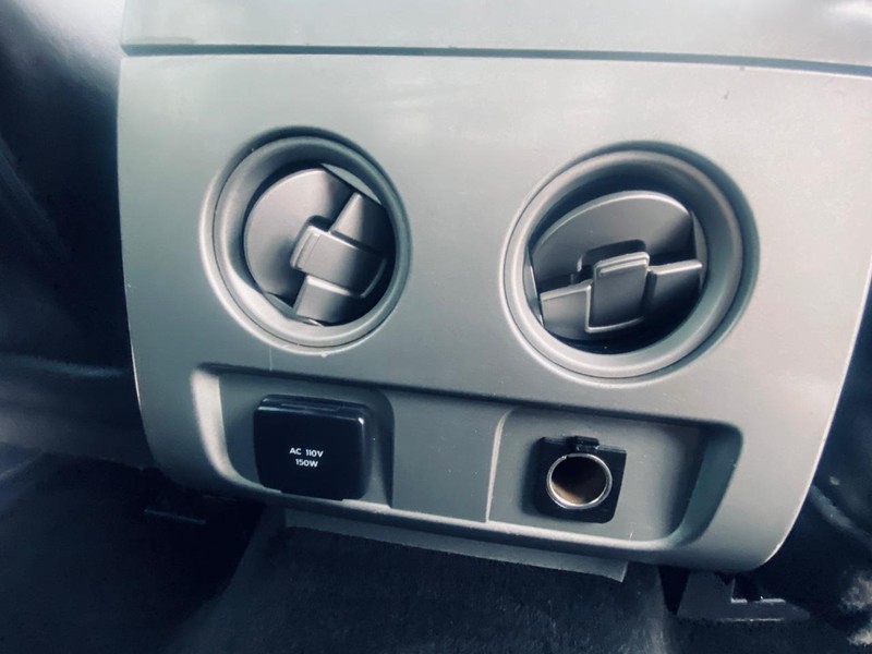 Ford F-150 Vehicle Full-screen Gallery Image 23