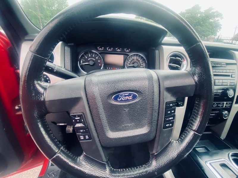 Ford F-150 Vehicle Full-screen Gallery Image 24
