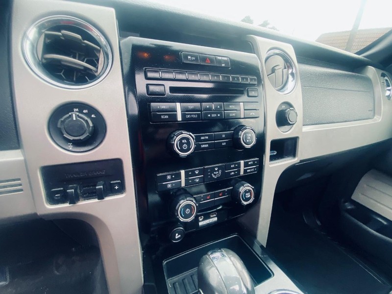 Ford F-150 Vehicle Full-screen Gallery Image 25