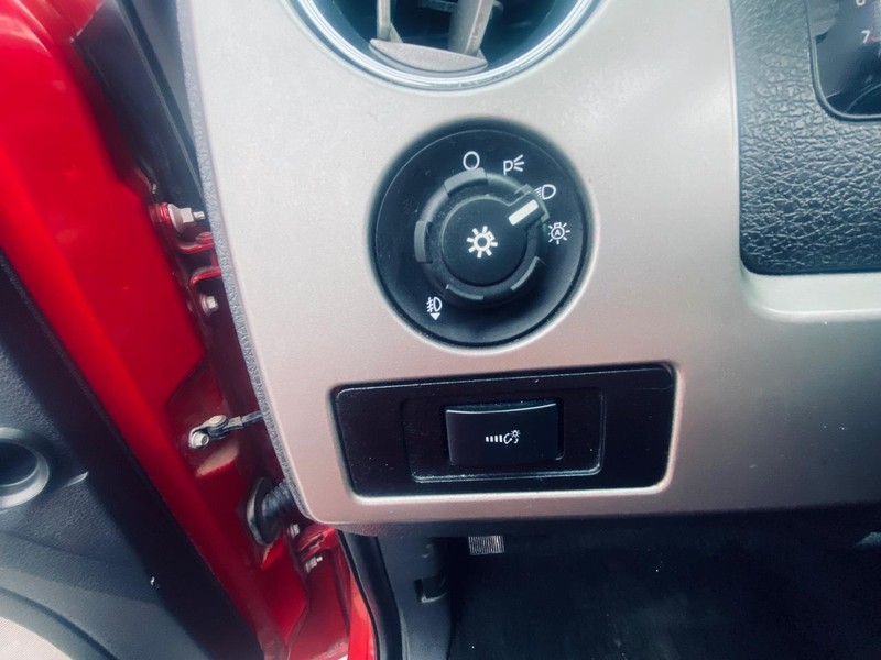 Ford F-150 Vehicle Full-screen Gallery Image 27