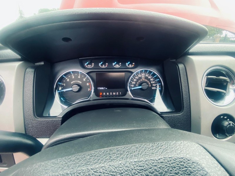 Ford F-150 Vehicle Full-screen Gallery Image 28