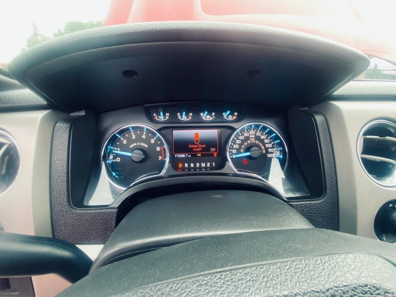Ford F-150 Vehicle Full-screen Gallery Image 29