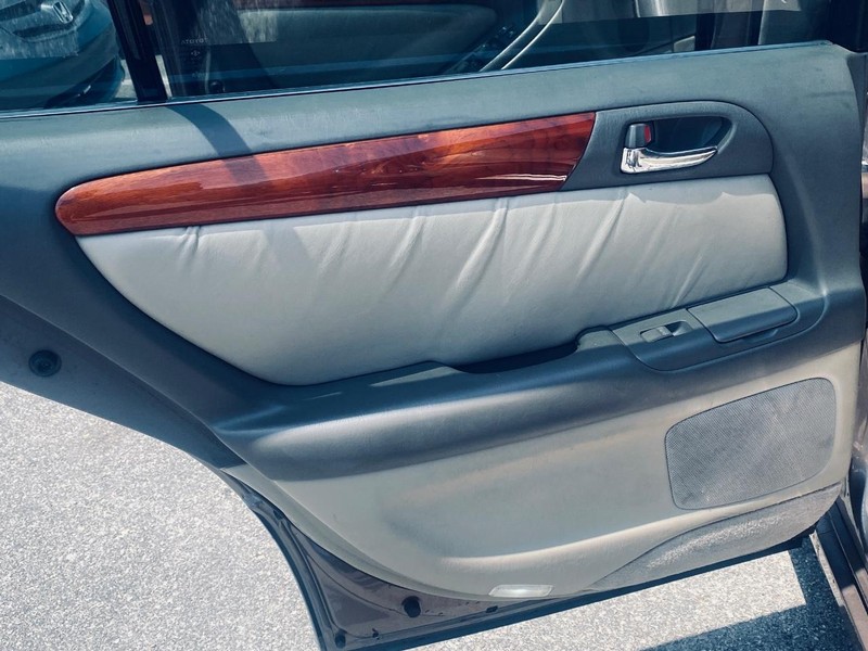 Lexus GS 300 Vehicle Full-screen Gallery Image 13