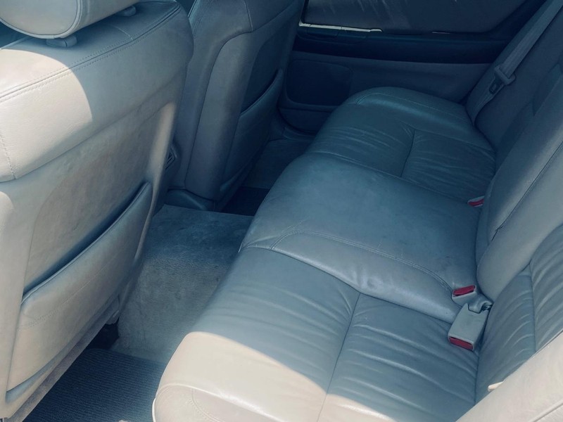 Lexus GS 300 Vehicle Full-screen Gallery Image 14