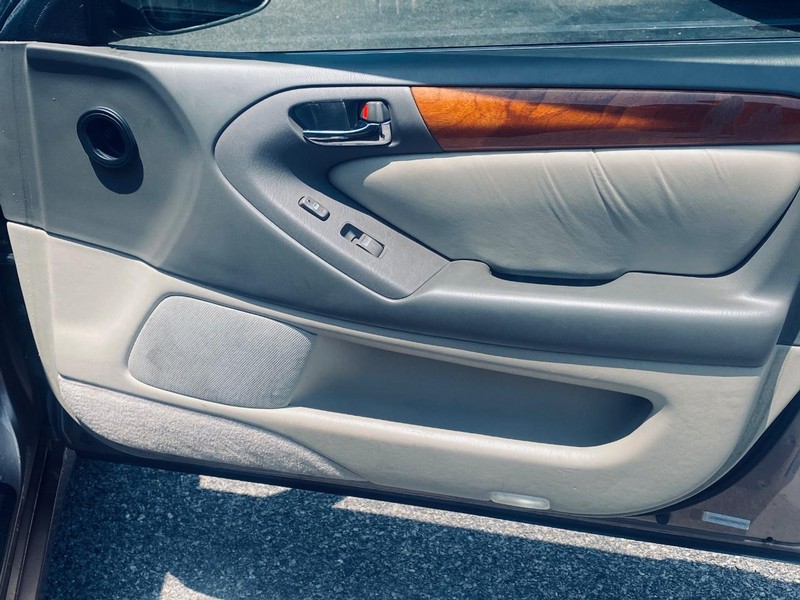 Lexus GS 300 Vehicle Full-screen Gallery Image 18