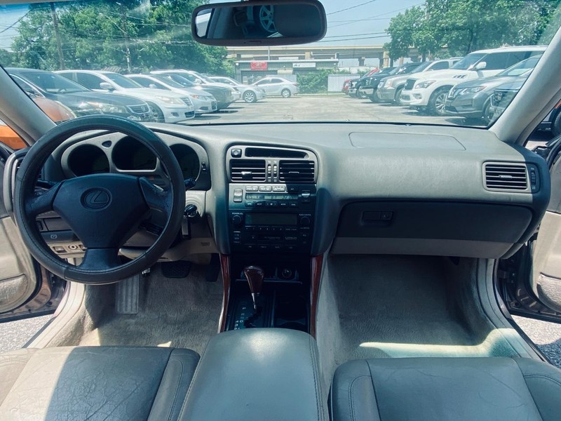 Lexus GS 300 Vehicle Full-screen Gallery Image 21