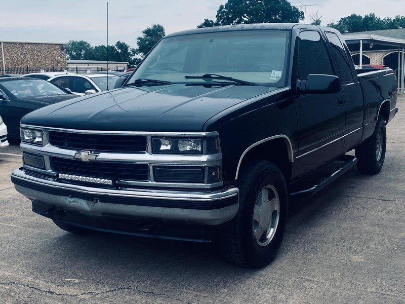 Chevrolet C/K 1500 Vehicle Full-screen Gallery Image 03