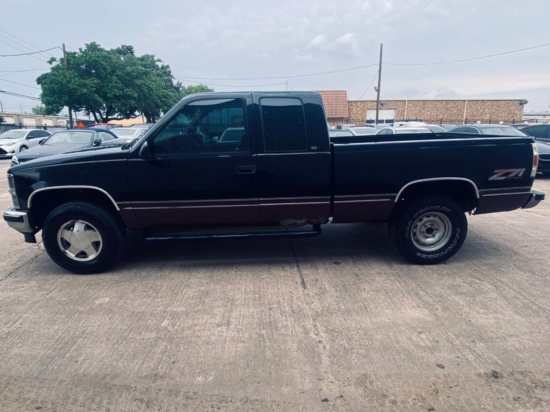 Chevrolet C/K 1500 Vehicle Full-screen Gallery Image 12