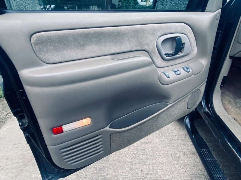 Chevrolet C/K 1500 Vehicle Full-screen Gallery Image 13