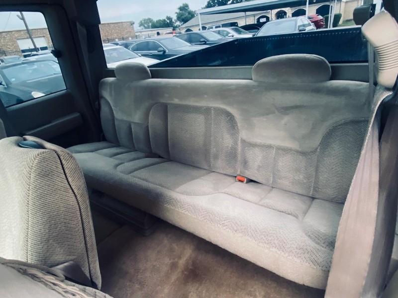Chevrolet C/K 1500 Vehicle Full-screen Gallery Image 16