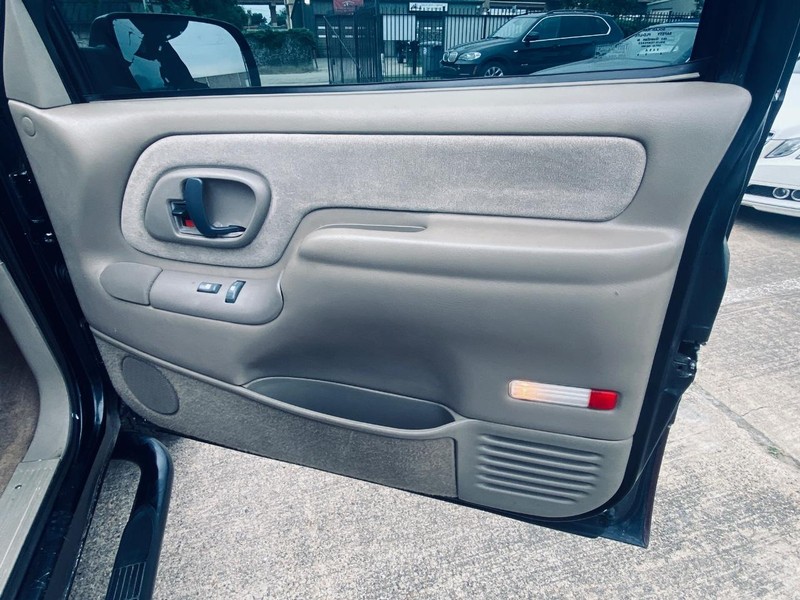 Chevrolet C/K 1500 Vehicle Full-screen Gallery Image 18