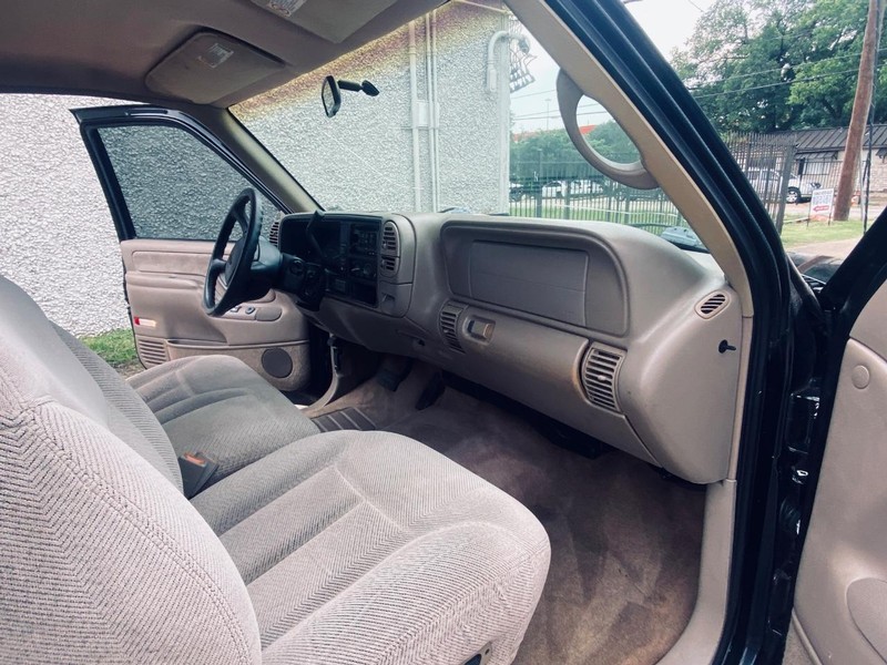 Chevrolet C/K 1500 Vehicle Full-screen Gallery Image 19