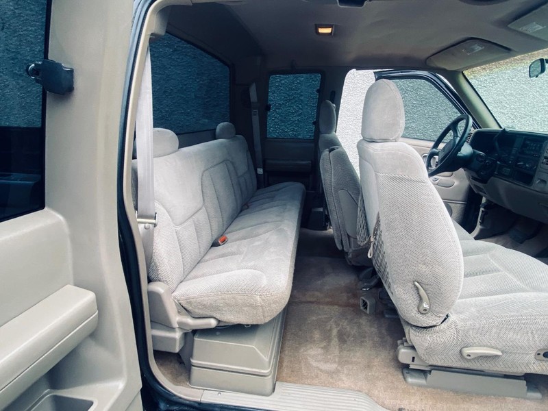 Chevrolet C/K 1500 Vehicle Full-screen Gallery Image 21