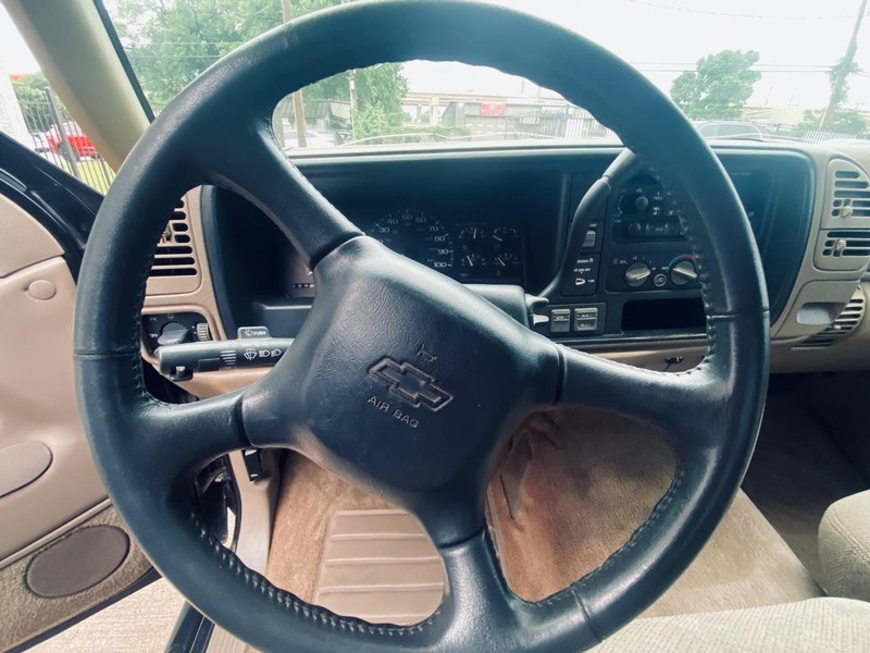 Chevrolet C/K 1500 Vehicle Full-screen Gallery Image 23