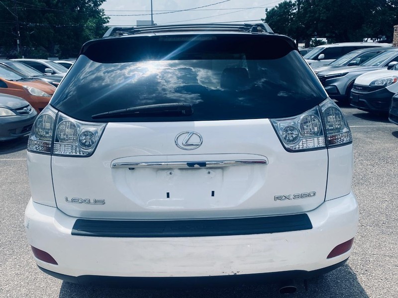 Lexus RX 350 Vehicle Full-screen Gallery Image 04