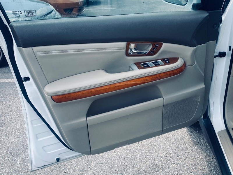 Lexus RX 350 Vehicle Full-screen Gallery Image 11