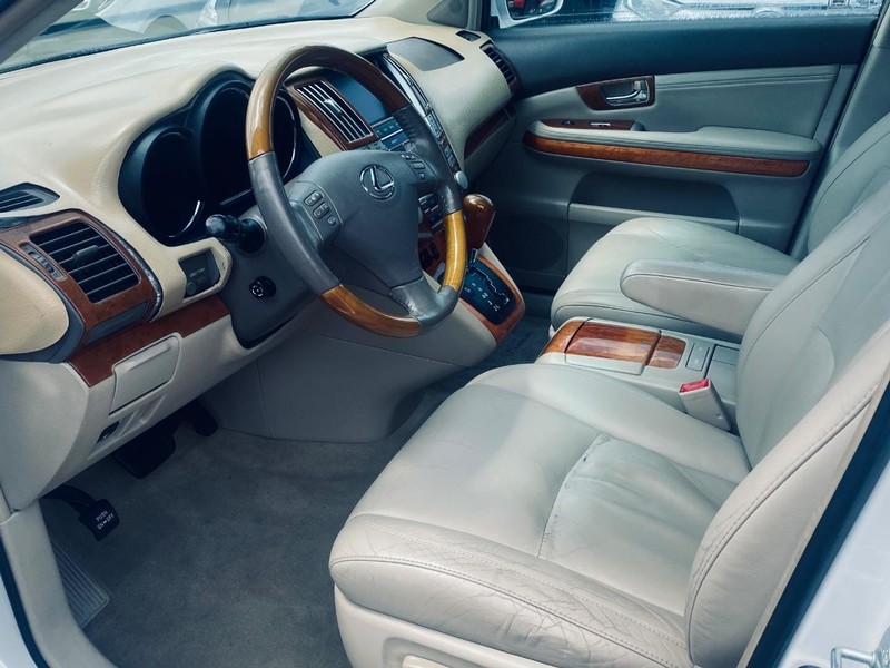 Lexus RX 350 Vehicle Full-screen Gallery Image 12