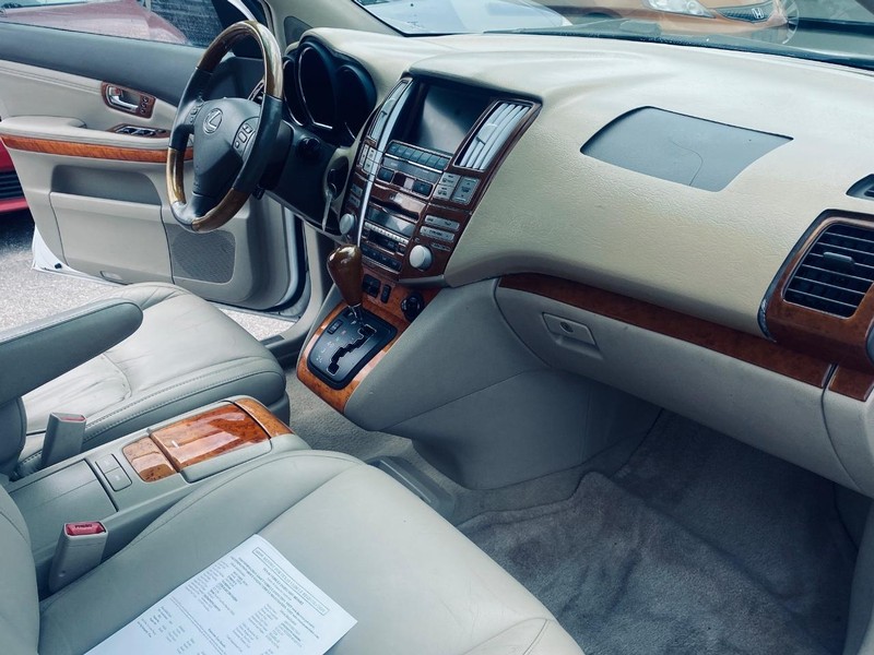 Lexus RX 350 Vehicle Full-screen Gallery Image 21