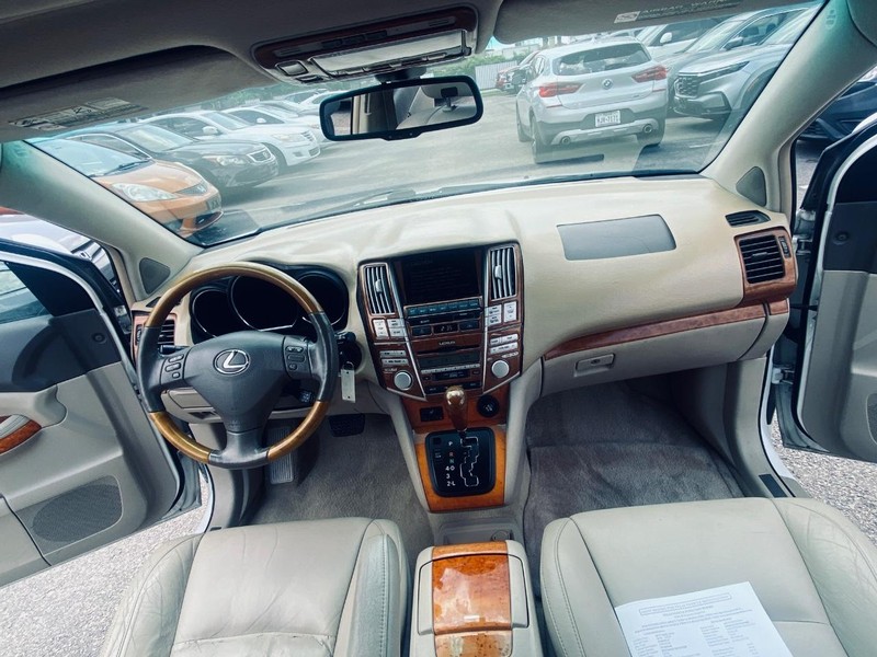 Lexus RX 350 Vehicle Full-screen Gallery Image 22