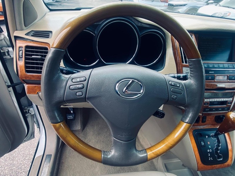 Lexus RX 350 Vehicle Full-screen Gallery Image 23