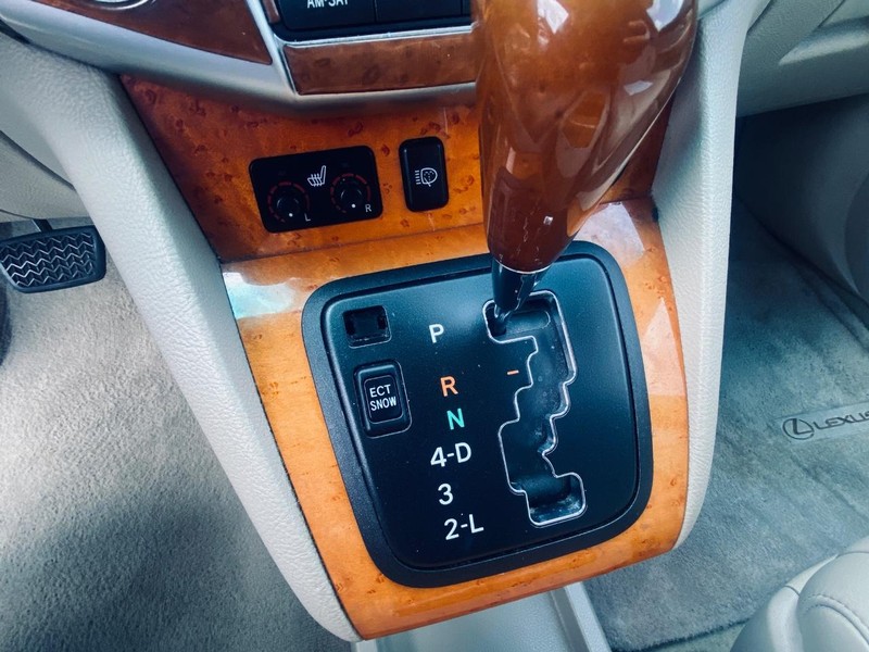 Lexus RX 350 Vehicle Full-screen Gallery Image 26