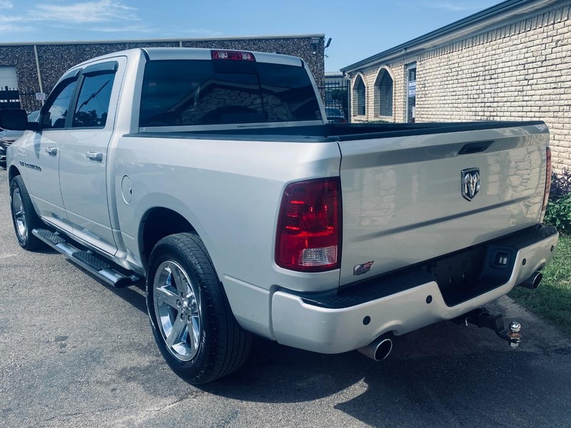 Ram 1500 Vehicle Full-screen Gallery Image 03