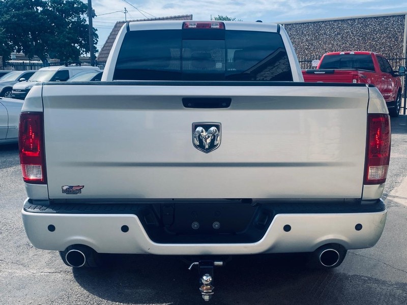 Ram 1500 Vehicle Full-screen Gallery Image 04