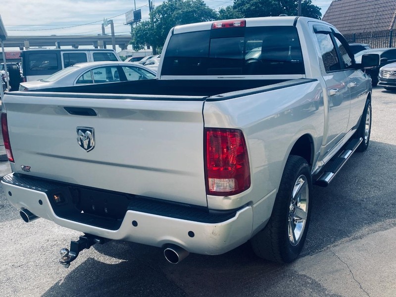 Ram 1500 Vehicle Full-screen Gallery Image 06