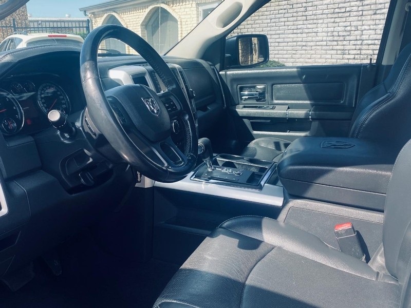 Ram 1500 Vehicle Full-screen Gallery Image 12