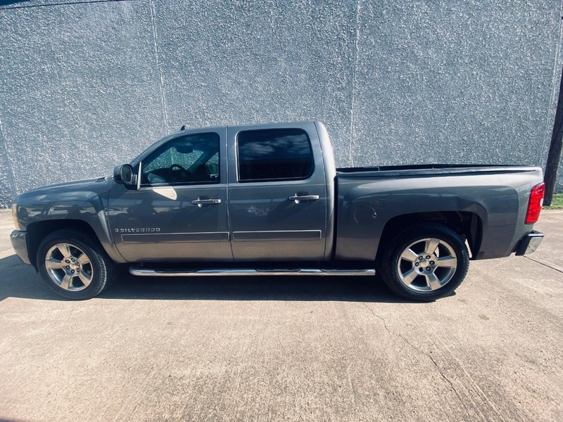 Chevrolet Silverado 1500 Vehicle Full-screen Gallery Image 02