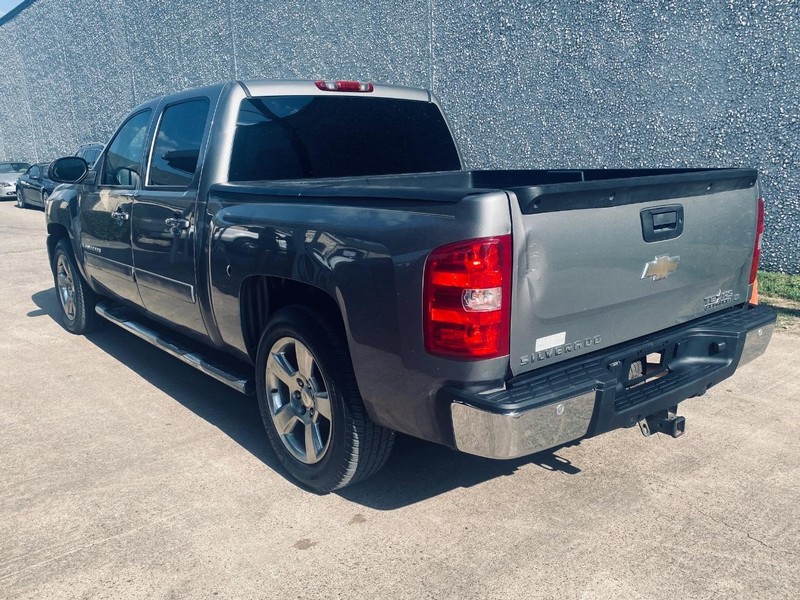 Chevrolet Silverado 1500 Vehicle Full-screen Gallery Image 03