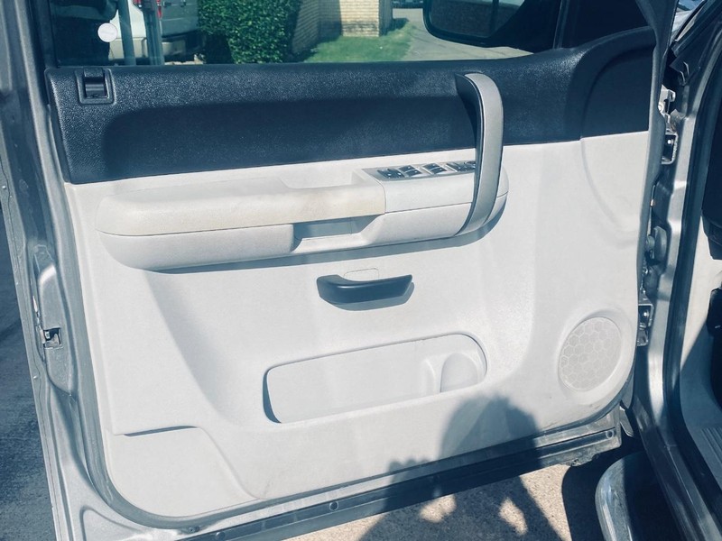 Chevrolet Silverado 1500 Vehicle Full-screen Gallery Image 11