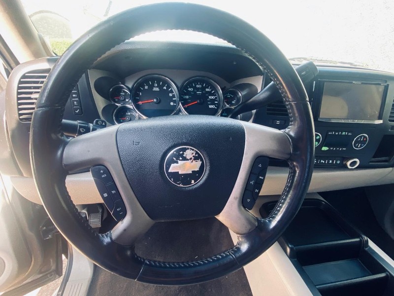 Chevrolet Silverado 1500 Vehicle Full-screen Gallery Image 22