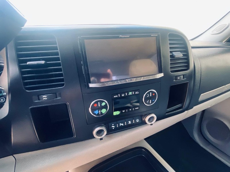 Chevrolet Silverado 1500 Vehicle Full-screen Gallery Image 23