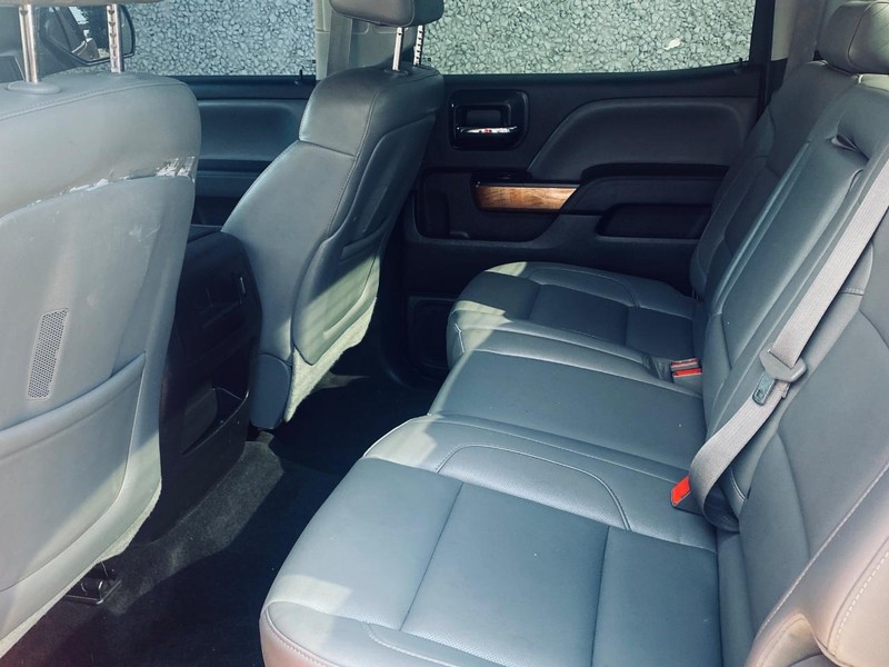 Chevrolet Silverado 1500 Vehicle Full-screen Gallery Image 14