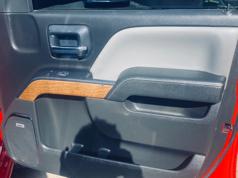 Chevrolet Silverado 1500 Vehicle Full-screen Gallery Image 19
