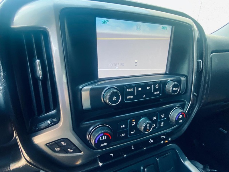Chevrolet Silverado 1500 Vehicle Full-screen Gallery Image 25
