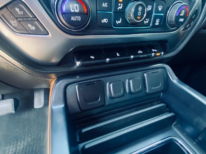 Chevrolet Silverado 1500 Vehicle Full-screen Gallery Image 26