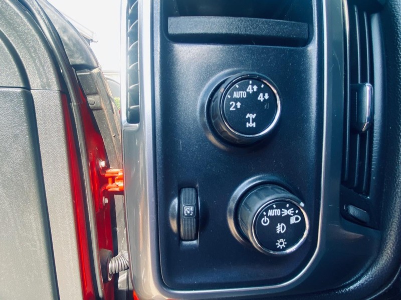 Chevrolet Silverado 1500 Vehicle Full-screen Gallery Image 28