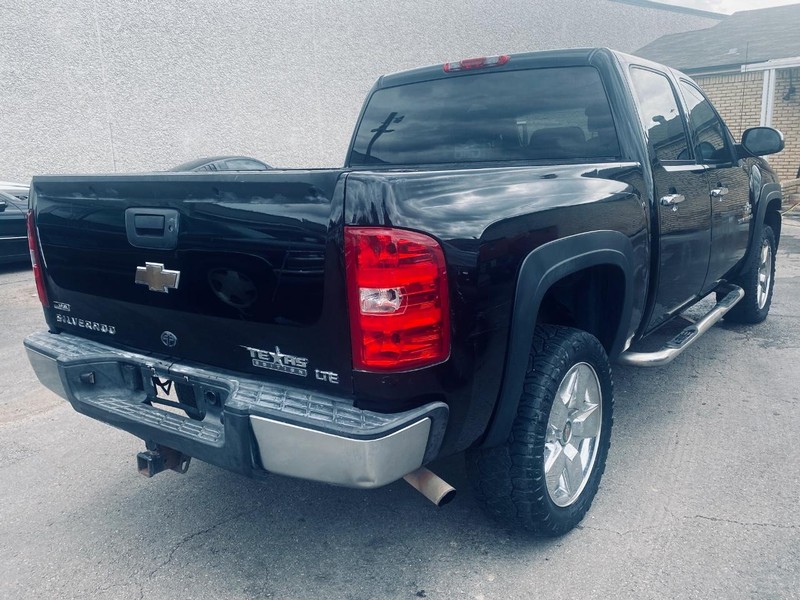 Chevrolet Silverado 1500 Vehicle Full-screen Gallery Image 03